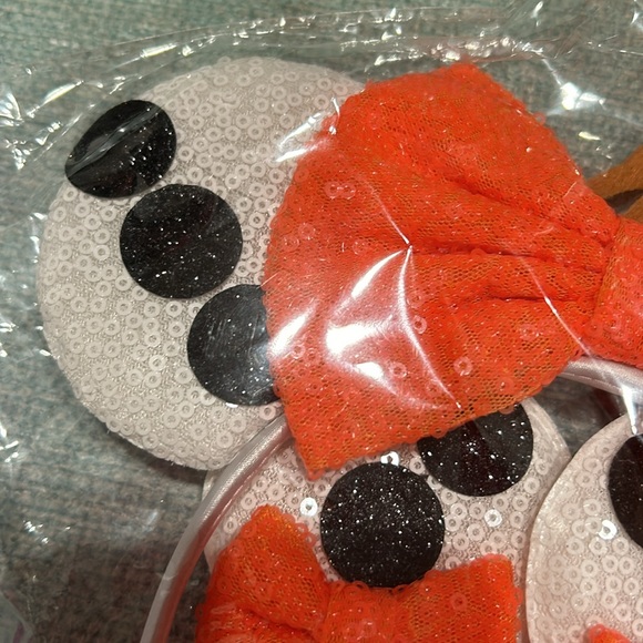 NEW! Minnie Olaf Ears and Hair Accessory Bundle - Picture 4 of 5